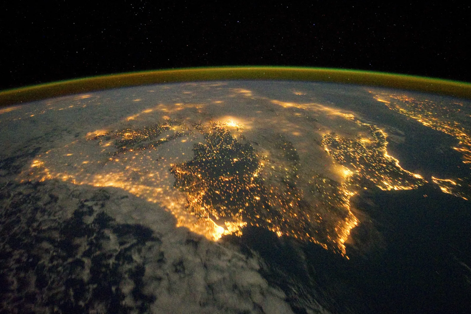 La Península Ibérica de noche vista desde el espacio La Península Ibérica de noche vista desde el espacio